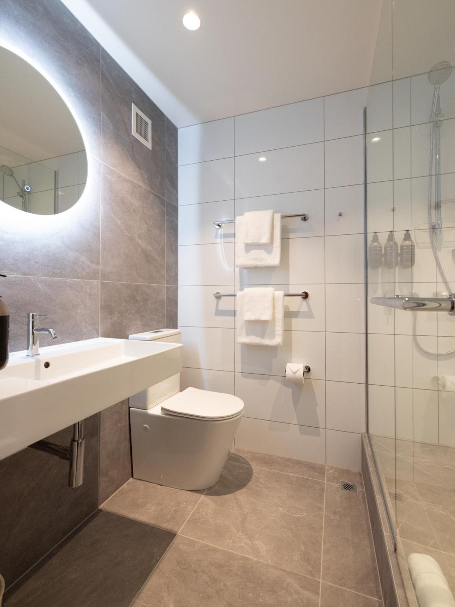 Premium Zimmer mit Kingsize-Bett und Wohnbereich